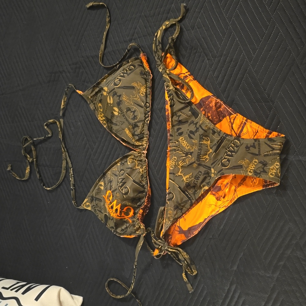 Women's camou reversible bikini